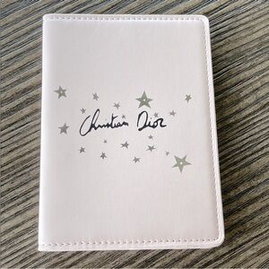 Christian Dior Beauty
Passport Holder